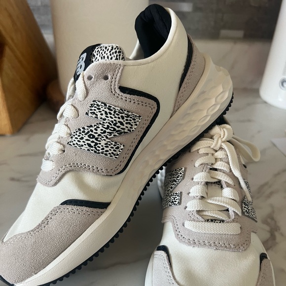 New balance shoes - Picture 3 of 5